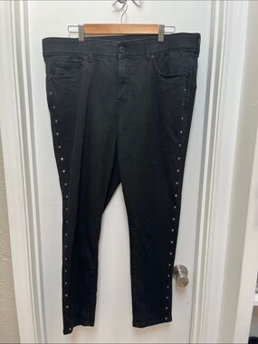 NWOT Torrid Nightfall Bombshell Skinny Jean with Studs, Size 18 Regular